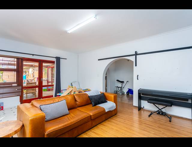 6 BEDROOM HOUSE RENTED IN DURBANVILLE CENTRAL